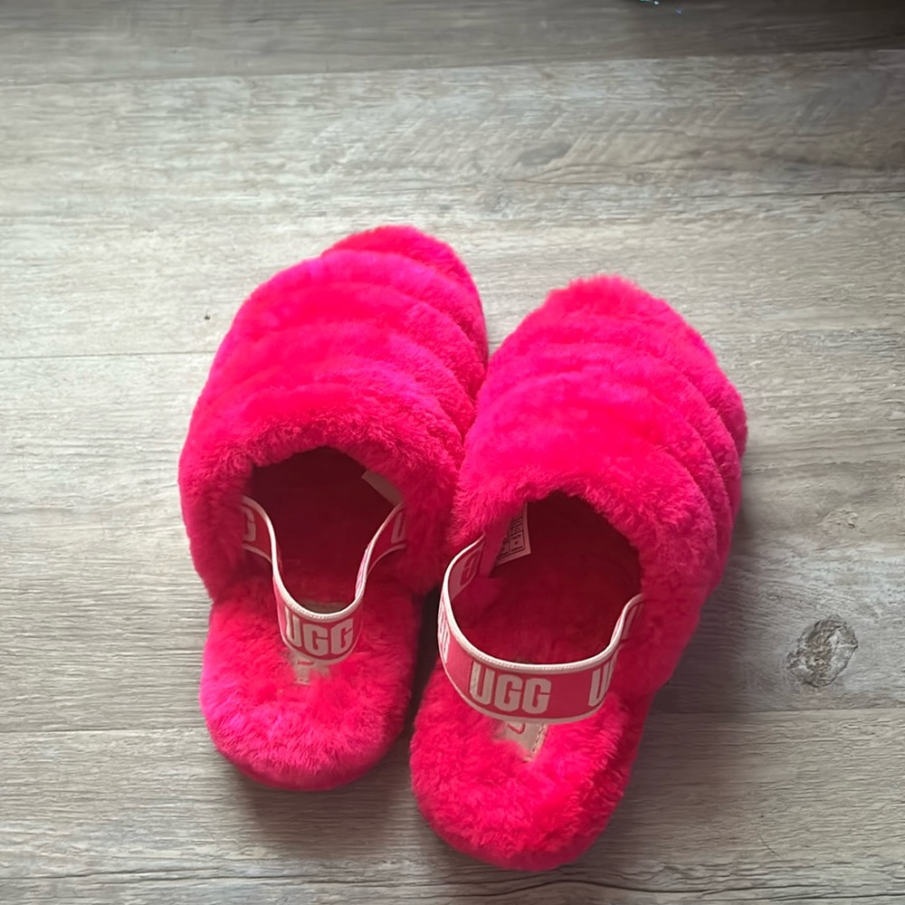 hot pink ugg slippers size 4